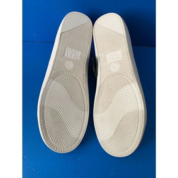 Time and Tru Womens White w/ Gold Heel SIZE 11 Faux Leather Tennis Shoe NW - Picture 4 of 5